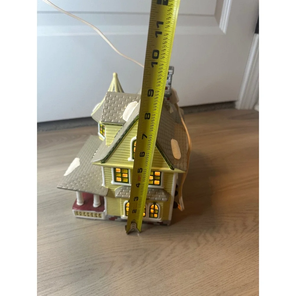 Dept 56 Snow Village The Doctor's House 5143-8